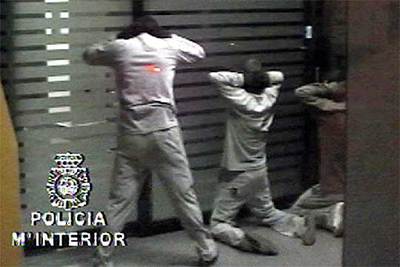 Vídeo distribuido por la policía con la detención  in fraganti  de cinco atracadores el 8 de junio en Madrid.