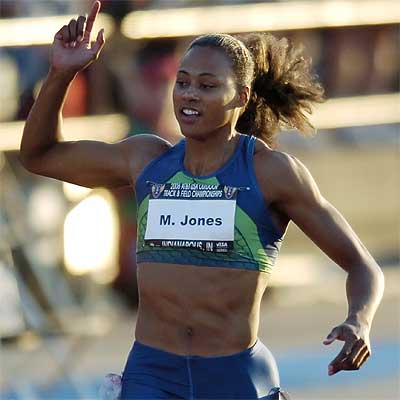 Marion Jones, en el momento de cruzar la meta.