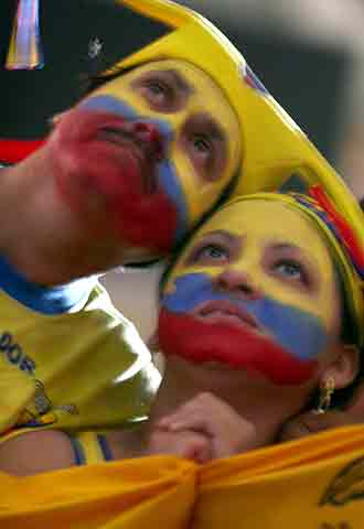 Aficionados ecuatorianos en el Palacio de los Deportes de Madrid.