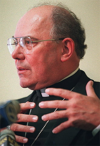 El cardenal William Levada.