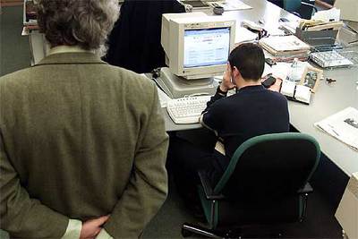 Los profesionales del sector servicios están entre los más afectados por el síndrome del quemado.