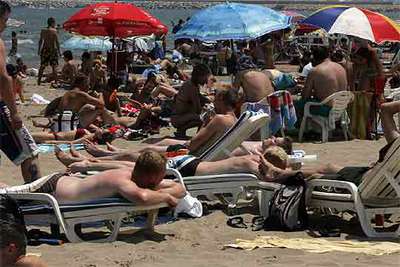 EL MES DE JULIO EMPIEZA CON LAS PLAYAS LLENAS