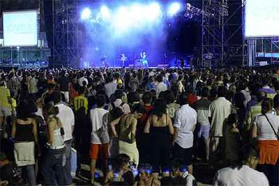 Música en directo a la orilla del mar hasta el amanecer en el Postiguet