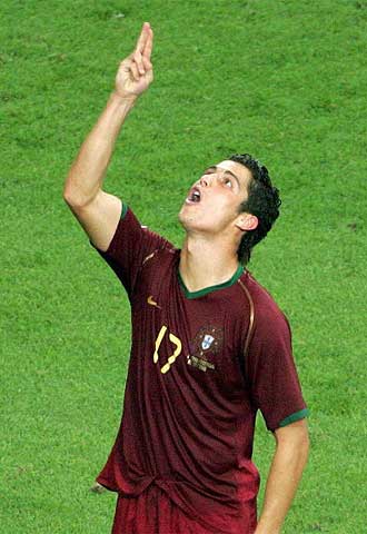 Cristiano Ronaldo celebra su último gol en la tanda de penaltis.