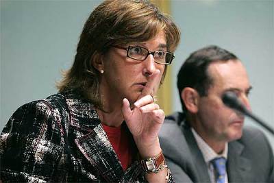 La   vicelehendakari   Idoia Zenarruzabeitia, en una comparecencia en el Parlamento vasco.