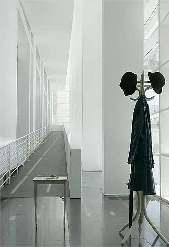  Árbol de ropa  (1962-1963), obra de Brecht que se exhibe en el Macba.