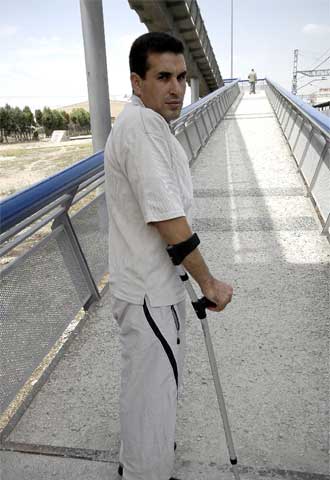 Aknin, cerca de su casa, en Torrejón de Ardoz.