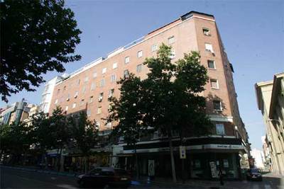 Uno de los nuevos edificios construidos sobre el solar cedido por los vecinos, visto desde Bravo Murillo.