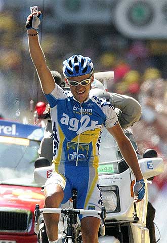 Calzati festeja su triunfo.