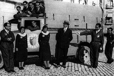 Federico García Lorca, segundo por la derecha, con Pedro Salinas, en el centro, y miembros de La Barraca.
