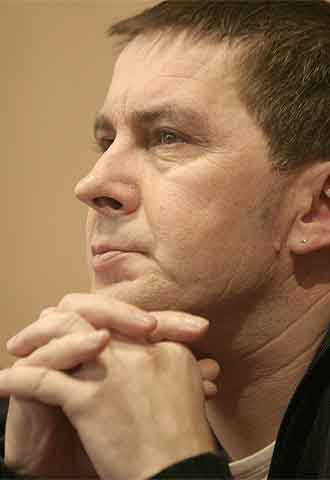 Arnaldo Otegi, durante la rueda de prensa en San Sebastián.