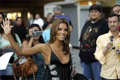 La protagonista de  Mujeres desesperadas  ha criticado la decisión adoptada por el Gobierno de EE UU de construir un muro fronterizo con México. Longoria cree que el muro 