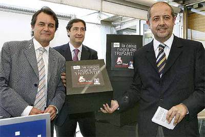 El líder de CiU, Artur Mas, a la izquierda, con Josep Maria Pelegrí, detrás, y Felip Puig.