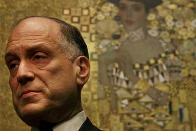 Ronald Lauder delante del retrato de  Adele Bloch-Bauer I  , en la Neue Galerie Museum for German and Austrian Art, de Nueva York. 