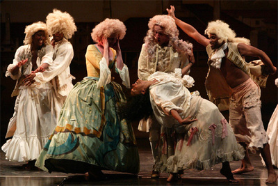 Un momento del ensayo general de  La revista negra  en Peralada, Girona.