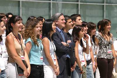Valentín Fuster, con los jóvenes investigadores en cardiología que asisten a su curso.