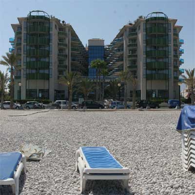 Hotel Kaktus Albir, en el municipio alicantino de L'Alfàs del Pi, que duplica la volumetría permitida.