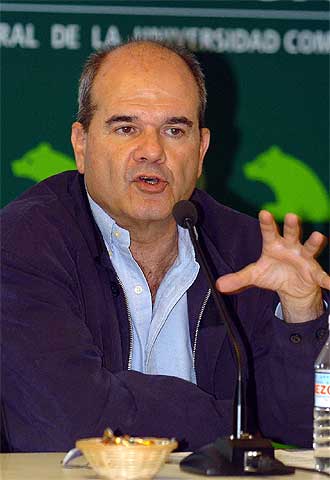 Manuel Chaves, ayer durante su conferencia.