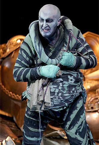 El actor Andrew Shore, como Alberich, durante los ensayos de  El oro del Rin,  en Bayreuth.