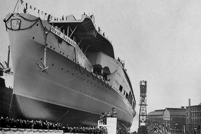 Botadura del  Graf Zeppelin  en la ciudad de Kiel en 1938.