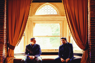 Thievery Corporation elige cuidadosamente sus proyectos. Aunque sus creaciones son muy apreciadas por las agencias de publicidad como músicas para anuncio, no aceptan encargos de empresas de comida rápida o grandes firmas petroleras.