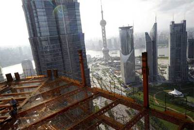El Shanghai World Financial Center en pleno proceso de construcción.