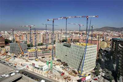 Aspecto de las obras de la Ciudad de la Justicia. En primer término, el edificio A.