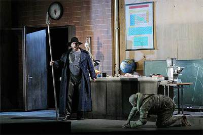 Struckmann y Siegel, en el primer acto de  Sigfrido  en el Festival de Bayreuth.