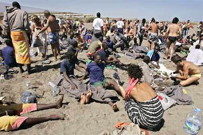 Desvalidos en la playa