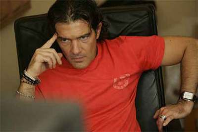 Antonio Banderas, en la sala de montaje de los estudios Resonancia, de Madrid, donde trabajaba el viernes en la película  El camino de los ingleses  junto a Mercedes Alted.