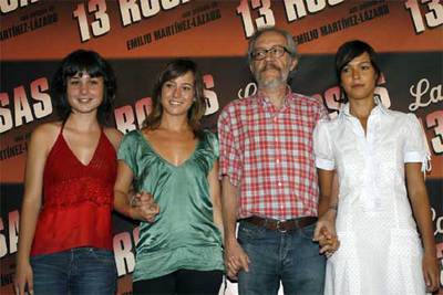 Nadia de Santiago, Marta Etura, Martínez-Lázaro y Verónica Sánchez, en la presentación de  Las 13 rosas. 