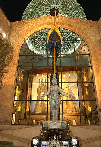  Cadillac lluvioso,  de Salvador Dalí, en el Teatro-Museo de Figueres (Girona).