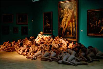 En el museo de Düsseldorf, como Dios los trajo al mundo