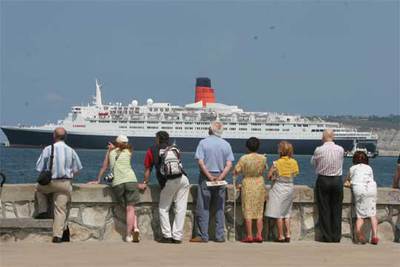 El 'Queen Elizabeth II' atraca en Getxo