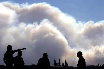 EL HUMO CUBRE SANTIAGO DE COMPOSTELA