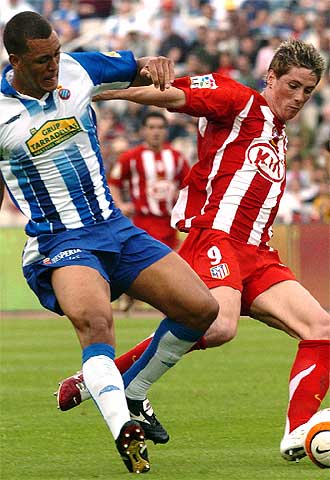 Espanyol y Atlético de Madrid, en un partido de la Liga 2006.