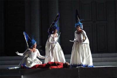 Un momento de la representación de  La flauta mágica  en el festival de Macerata.