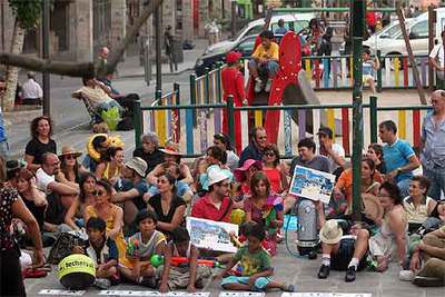 Ya están los bañistas, sólo falta la playa