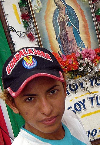  Espalda mojada,  con la imagen de la Virgen de Guadalupe.