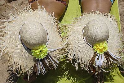 Con las pamelas puestas