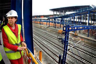 Magdalena Álvarez en una visita a la estación de Perafort, el pasado abril.