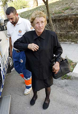 Virginia O. N., de 72 años, tras ser detenida en Ponteareas.