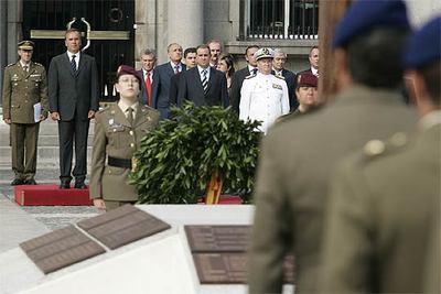 HOMENAJE A LOS MUERTOS HACE UN AÑO EN AFGANISTÁN