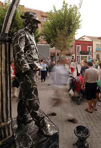 32 ESTATUAS HUMANAS EN COMPETICIÓN