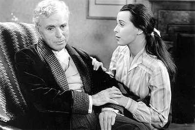Chaplin y Claire Bloom, en un fotograma de  Candilejas. 