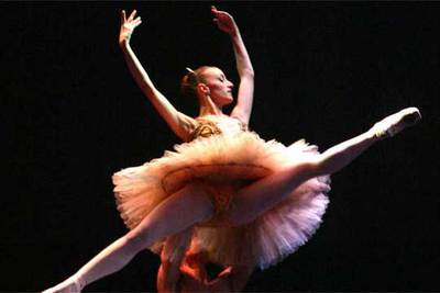 Antonella Albano y Alen Bottaini, en el paso a dos de  El corsario. 