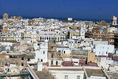 Una vista de Cádiz desde la catedral, situada en el casco histórico.