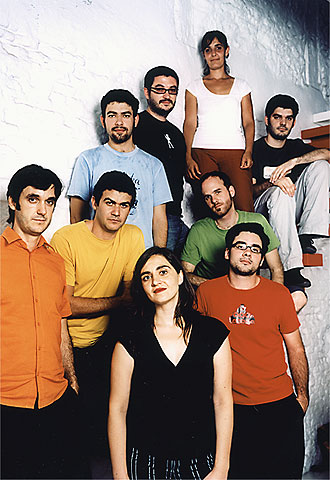 Los miembros del estudio Ecosistemaurbano. En primera fila, José Luis Vallejo, Costantino Hurtado, Belinda Tato y Diego García-Setién, rodeados de su equipo.