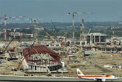 Obras de la nueva terminal de pasajeros del aeropuerto de Barcelona.
