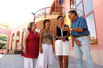 Cuatro de los cinco concejales extranjeros del Ayuntamiento de Teulada (Alicante).